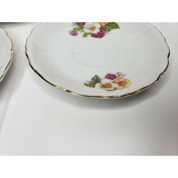 Set of 3 White Plates with Gold Trim and Floral Design - Elegant Tableware - Picture 5 of 7